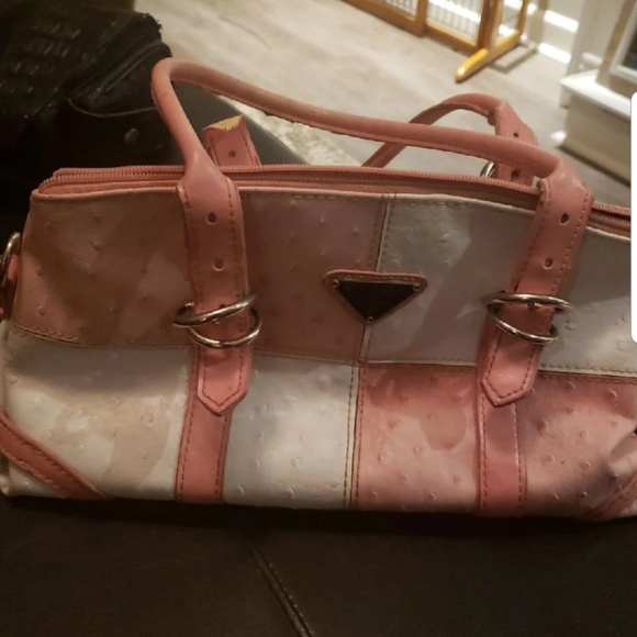 Handbags - Picture 4 of 6